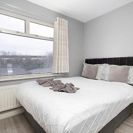 Large 4 Bedroom House With Parking Available London Eksteriør billede