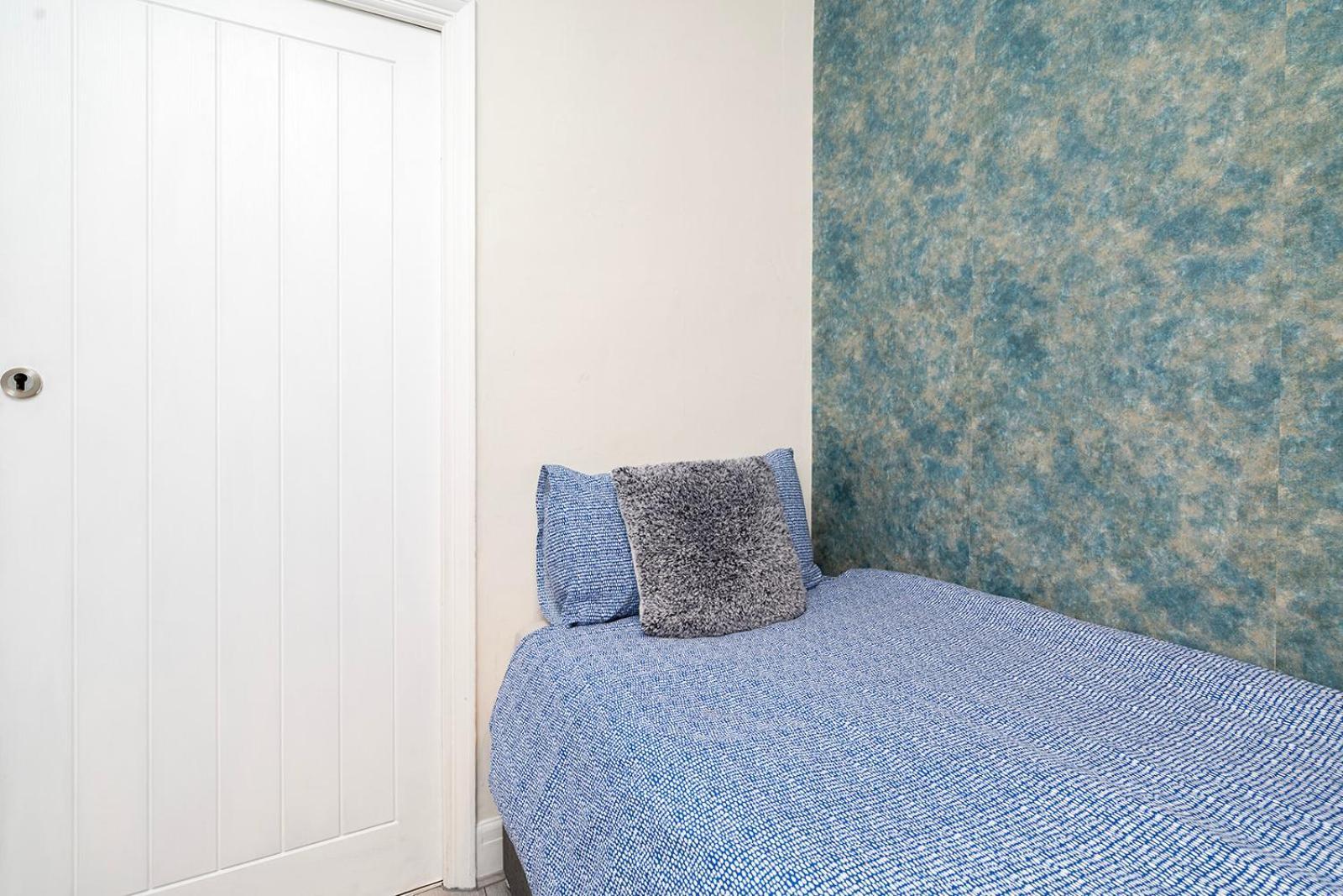 Large 4 Bedroom House With Parking Available London Eksteriør billede