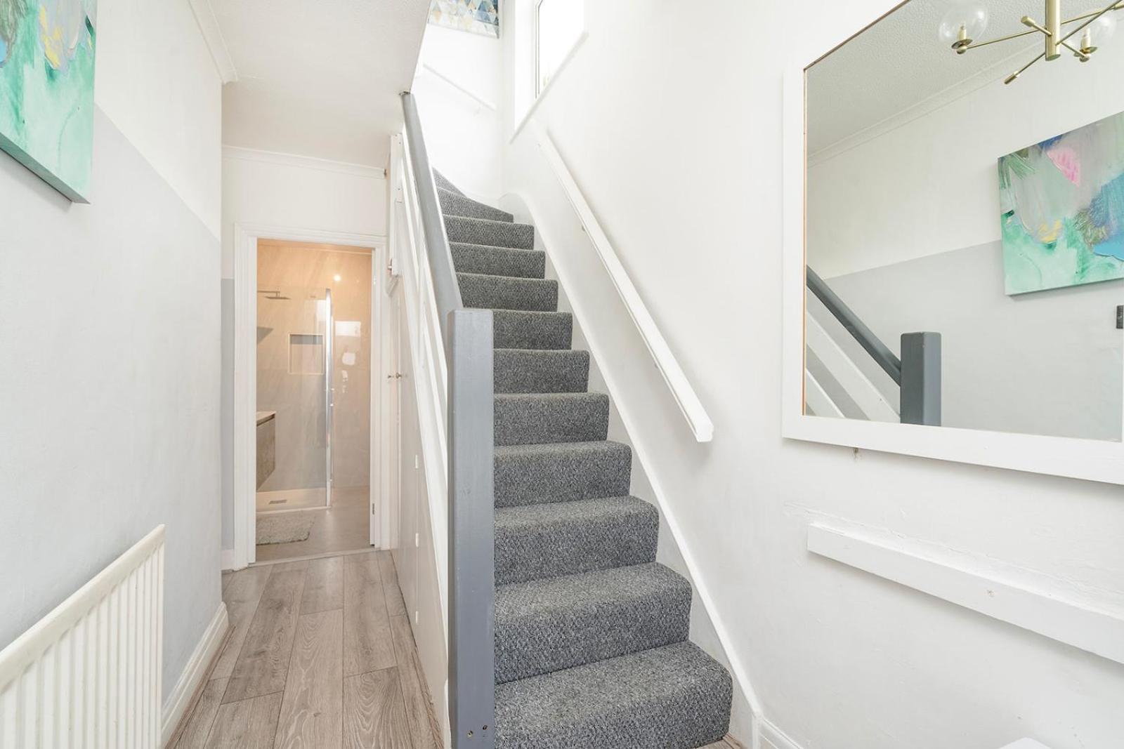 Large 4 Bedroom House With Parking Available London Eksteriør billede