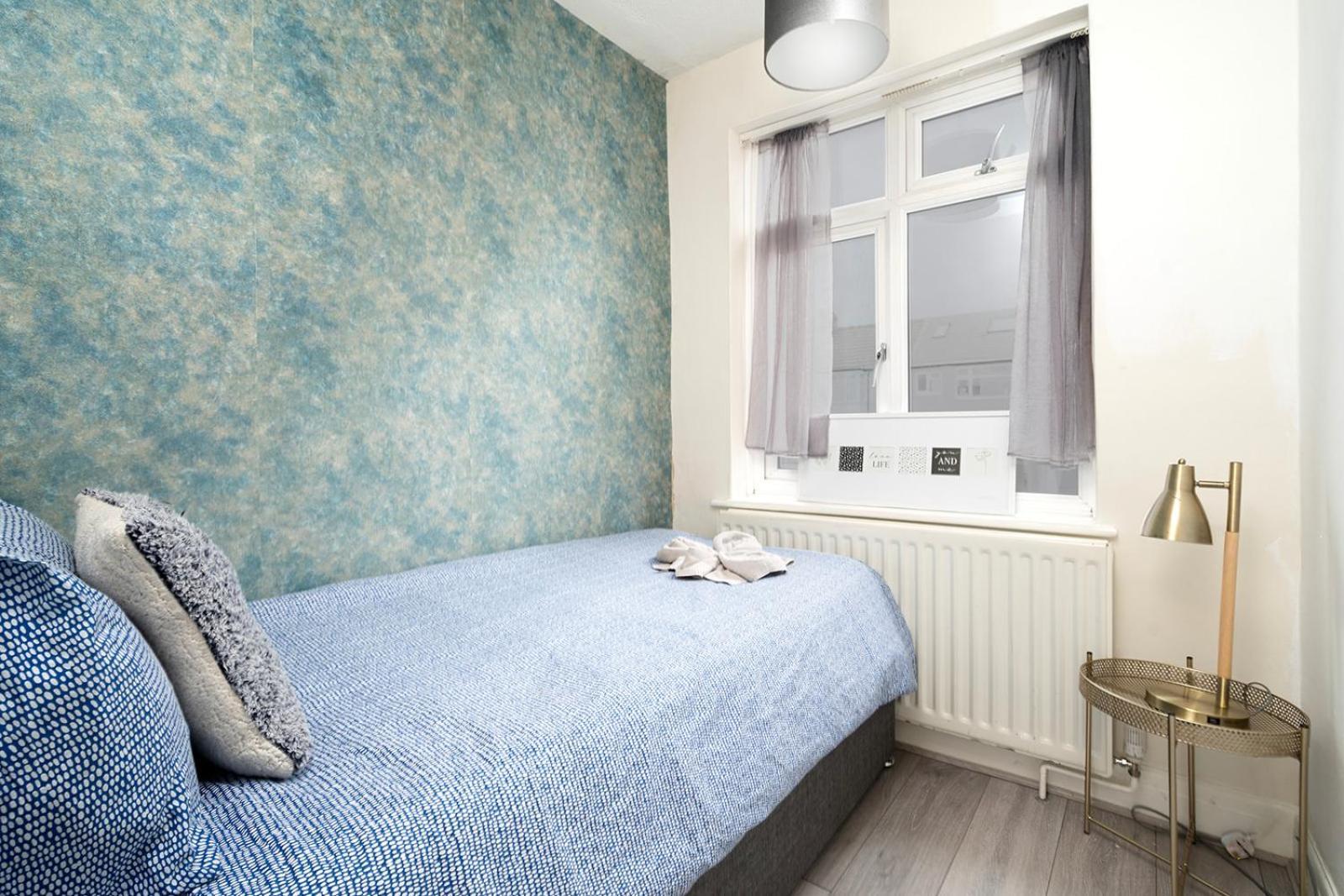 Large 4 Bedroom House With Parking Available London Eksteriør billede